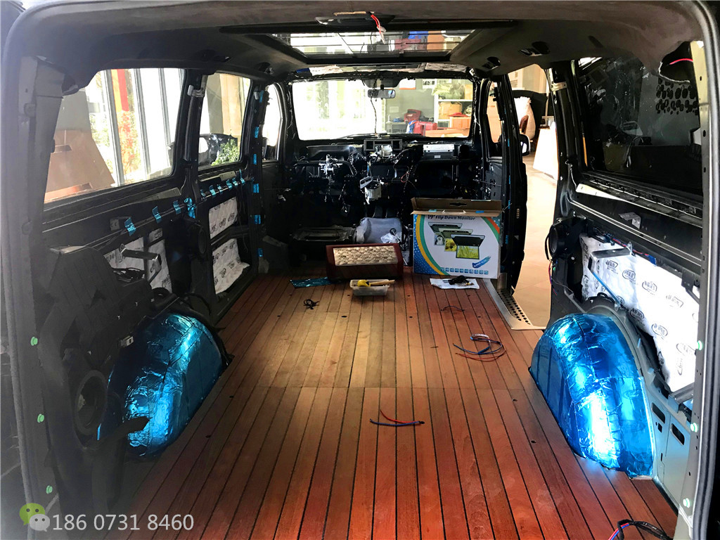 奔馳威霆商務房車內飾午夜精品网站在线观看